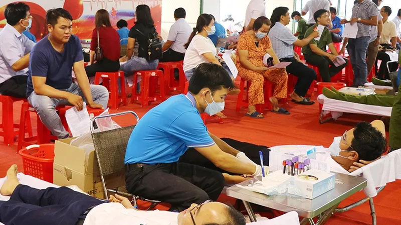 Cán bộ, đoàn viên thanh niên tham gia hiến máu tình nguyện