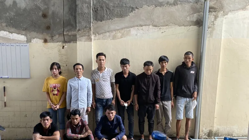 Tạm giữ nhóm đối tượng sử dụng ma tuý, tàng trữ vũ khí quân dụng 