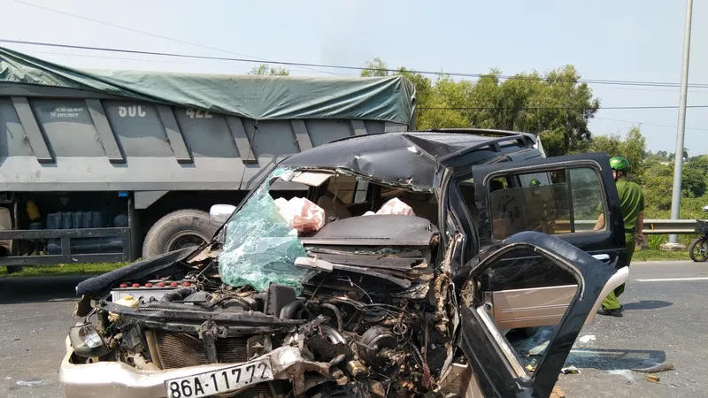 Tông xe liên hoàn trên Quốc lộ 20 khiến 6 người thương vong
