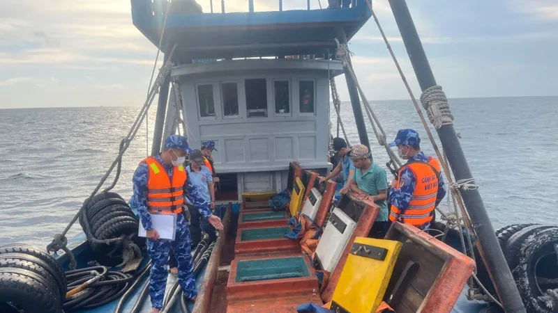  Bắt giữ tàu chở hơn 60.000 lít dầu DO không rõ nguồn gốc