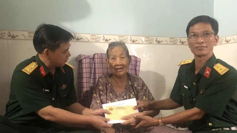 Bộ Chỉ huy quân sự tỉnh Đồng Nai thăm, tặng quà các Mẹ Việt Nam anh hùng