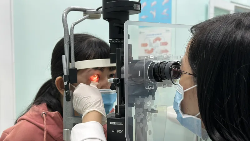 Bệnh đau mắt đỏ gia tăng tại các tỉnh Đông Nam bộ