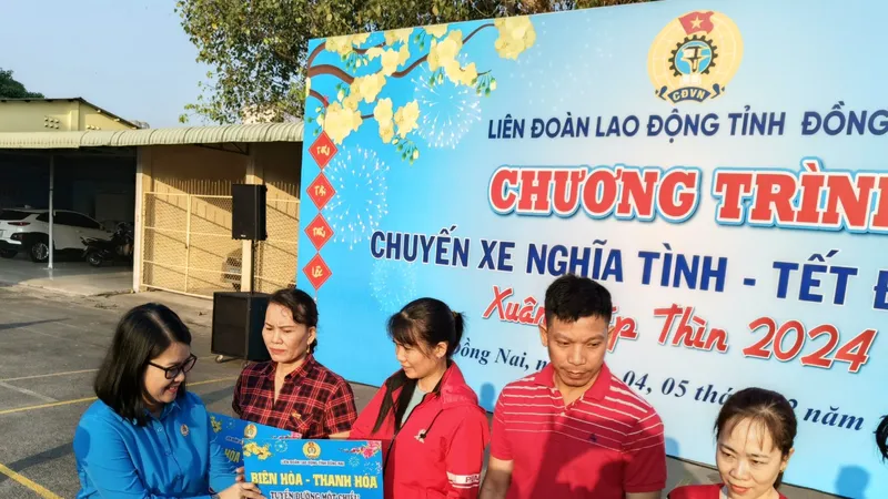 Đồng Nai: Tổ chức chuyến xe nghĩa tình đưa công nhân về quê ăn tết