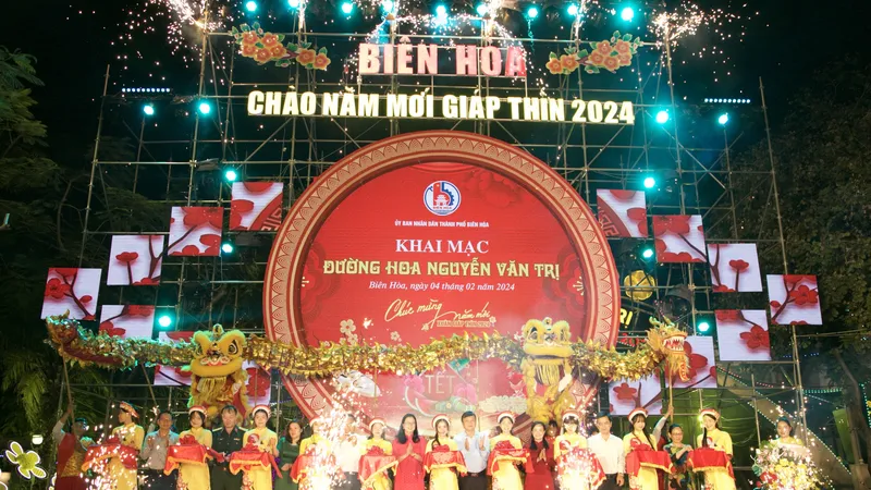 Đồng Nai: Khai mạc đường hoa Tết Giáp Thìn 2024