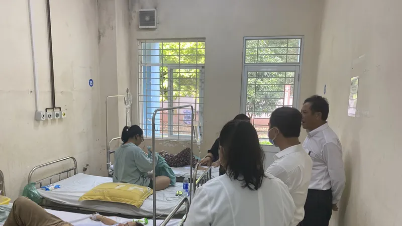 Vụ gần 500 người ngộ độc bánh mì: Bộ Y tế làm việc với Đồng Nai