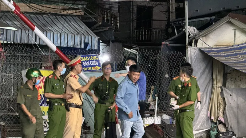 Cục Đường sắt thông tin vụ xe bán tải tông tàu hỏa làm 5 người thương vong
