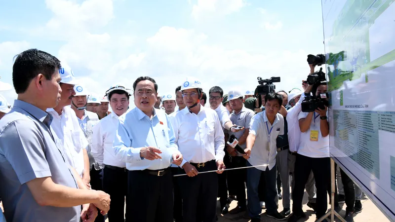 Chủ tịch Quốc hội Trần Thanh Mẫn khảo sát tiến độ thi công sân bay Long Thành 