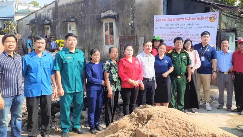 Hỗ trợ xây nhà cho hộ nghèo, người dân bị thiệt hại do mưa lũ 