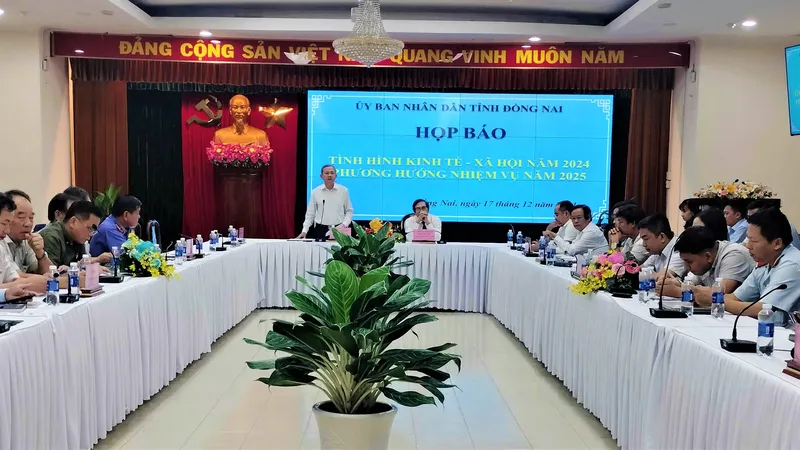 Toàn cảnh buổi họp báo
