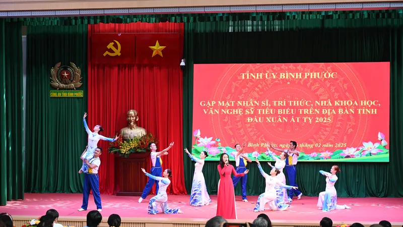 Đội ngũ nhân sĩ, trí thức, nhà khoa học, văn nghệ sĩ có nhiều đóng góp cho sự phát triển của tỉnh Bình Phước 