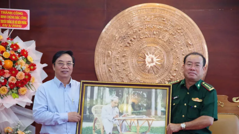 Hội Nhà báo tỉnh Tây Ninh chúc mừng Kỷ niệm 66 năm ngày truyền thống Bộ đội Biên phòng