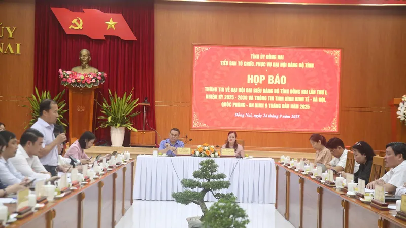 Quang cảnh buổi họp báo