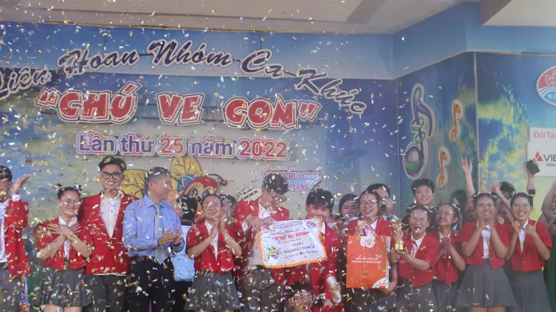 THPT Nguyễn Hữu Huân giành giải quán quân Liên hoan nhóm ca khúc "chú ve con" 2022