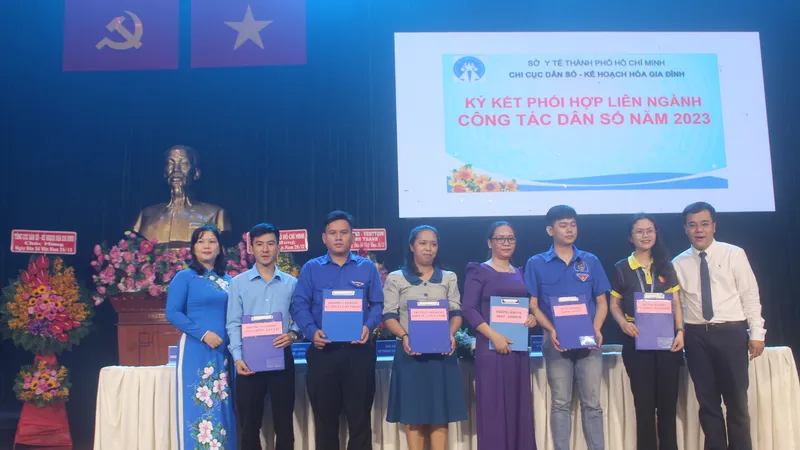 Chi cục Dân số - Kế hoạch hóa gia đình ký kết hợp tác liên ngành với các đơn vị 