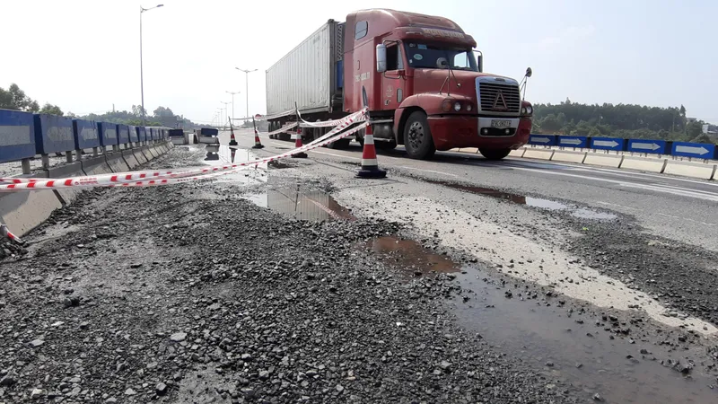 Cao tốc Đà Nẵng – Quảng Ngãi liên tục bị hư hỏng