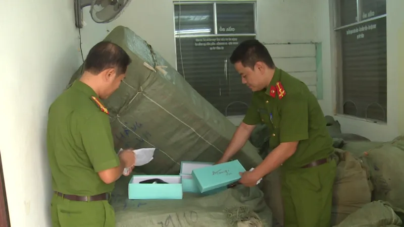 Tạm giữ 8 tấn hàng lậu vận chuyển theo đường sắt vào Đà Nẵng