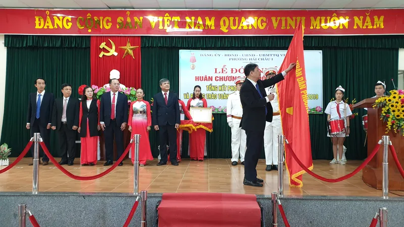 Đà Nẵng: Phường Hải Châu 1 đón nhận Huân chương Lao động hạng ba