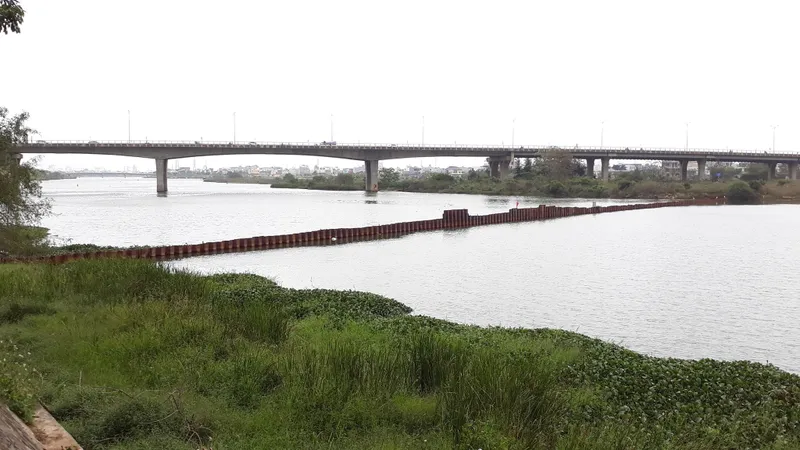 Đà Nẵng khẩn trương dựng đập ngăn mặn thứ 2 trên sông Cẩm Lệ