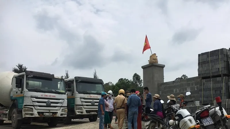 Người dân chặn xe doanh nghiệp đòi chi trả tiền hỗ trợ bụi