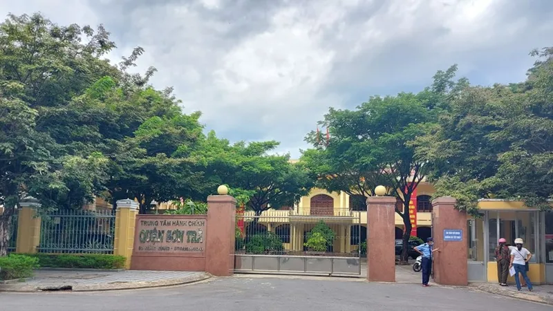 Một nhân viên văn phòng đăng ký đất đai lấy 21 sổ đỏ của người dân đi 'cho mượn'