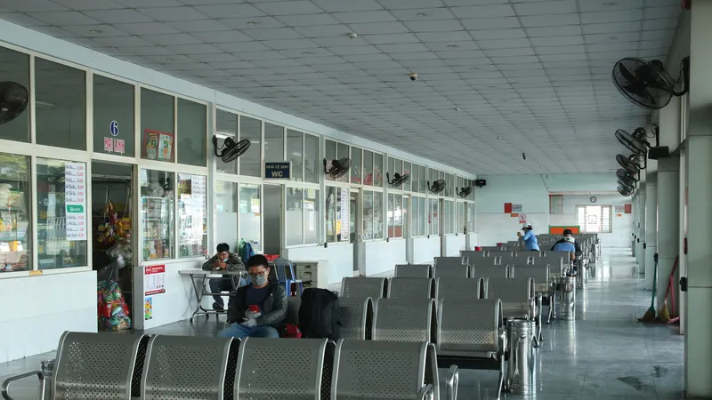 Sân ga, bến xe Đà Nẵng vắng khách ngày đầu khôi phục hoạt động