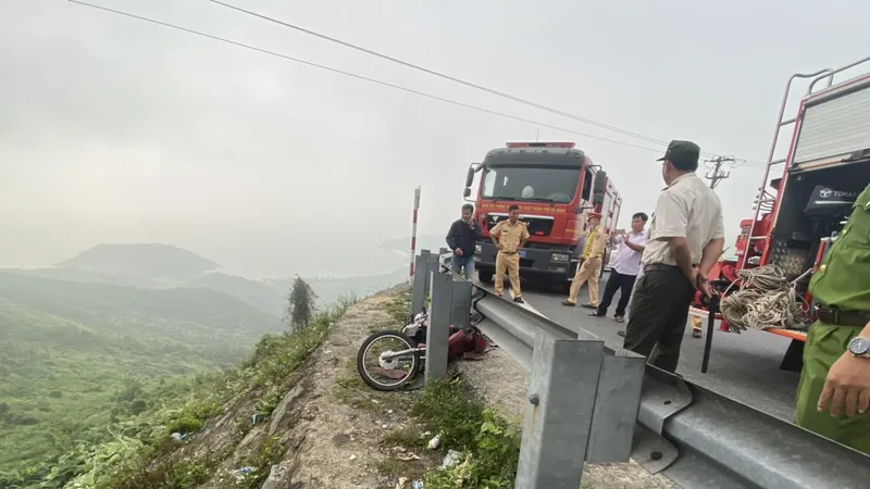 Cứu kịp thời một người bị tai nạn rơi xuống vực trên đèo Hải Vân