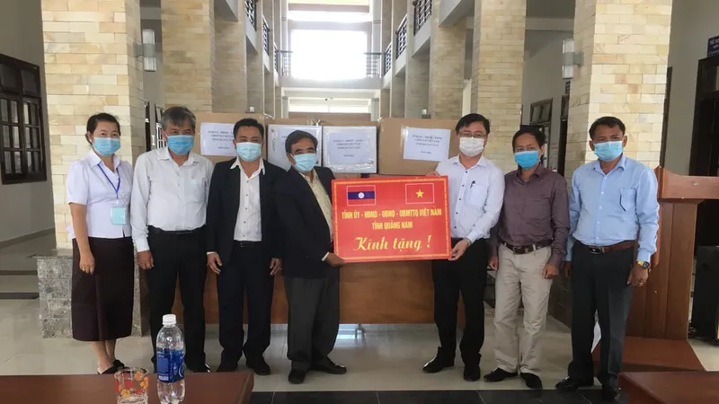 Quảng Nam hỗ trợ trang thiết bị phòng chống dịch Covid-19 cho tỉnh Sê Kông, Lào