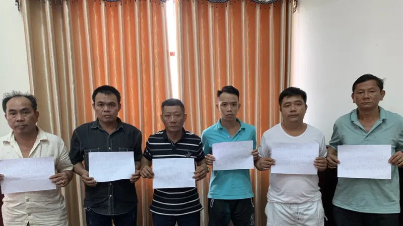 Các đối tượng trong đường dây cá độ bóng đá tại cơ quan công an