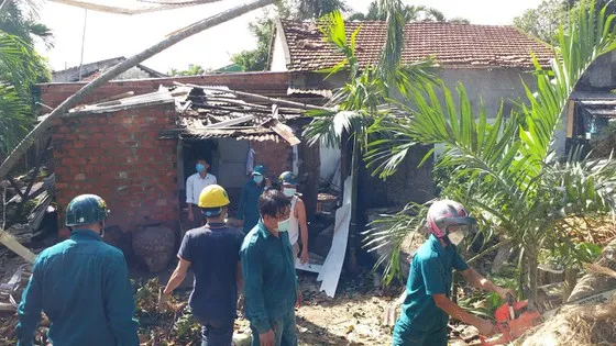 Lốc xoáy diễn ra rất nhanh, chỉ trong vòng vài phút khiến nhiều người dân không kịp di chuyển tài sản