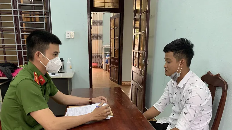 Bắt 2 đối tượng vờ mua hàng rồi bắt trói nhân viên, cướp tài sản