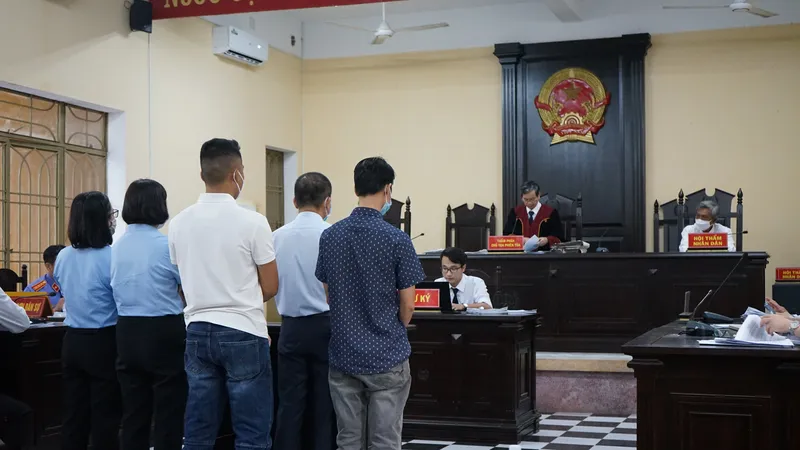 Quang cảnh phiên tòa