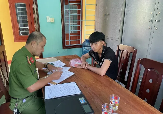 Lực lượng công an làm việc với Đinh Văn Trọng