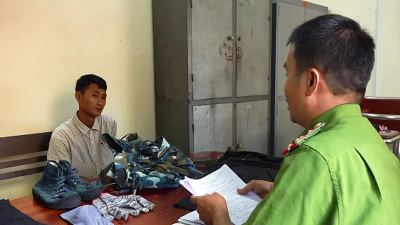 Đối tượng Trần Sơn Bá lúc bị lực lượng bị công an bắt giữ