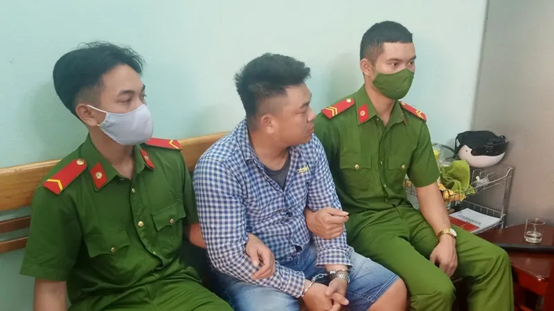 Đối tượng Long tại cơ quan công an