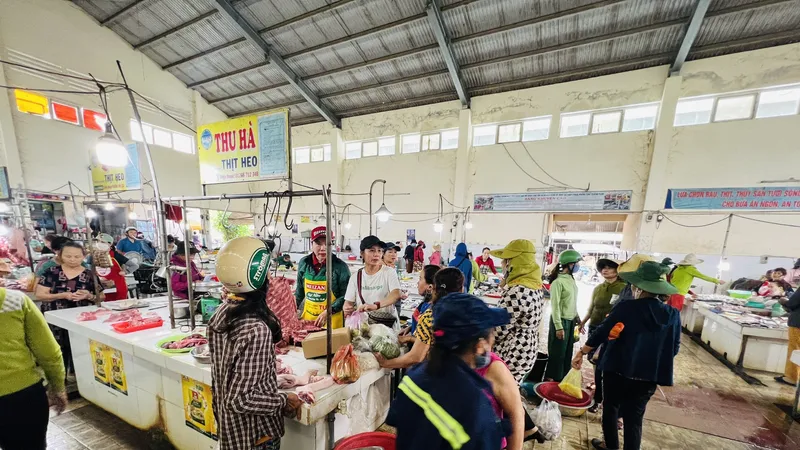Các tiểu thương ở chợ Nam Phước như ngồi trên đống lửa khi bà L. mất tích
