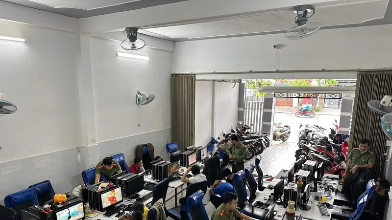 Lực lượng công an khám xét Công ty Luật LEGAL A PLUS