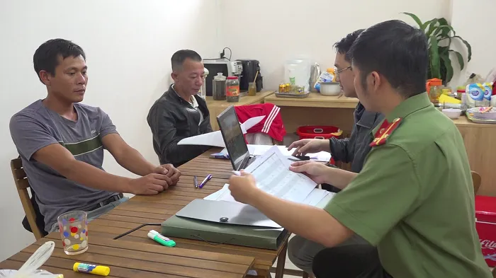Lực lượng công an làm việc với các đối tượng liên quan