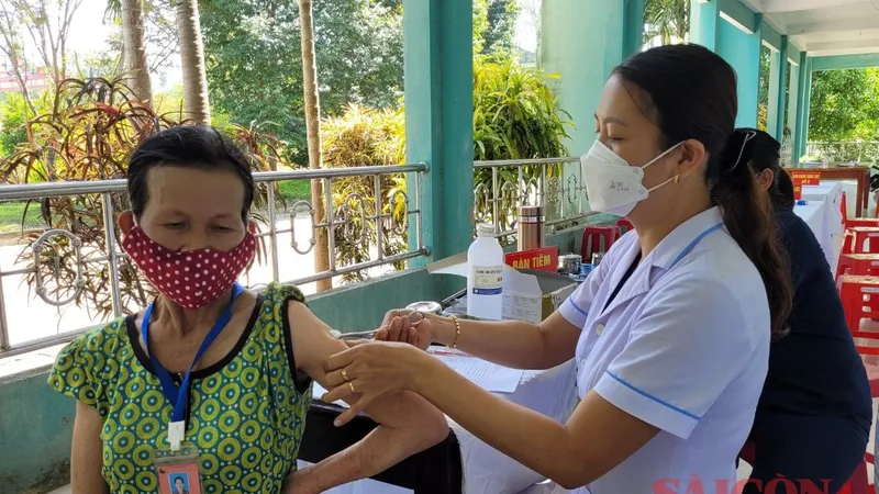 Quảng Nam đã tiêm đủ liều vaccine cơ bản đạt 97,7%. Ảnh: NGUYỄN CƯỜNG