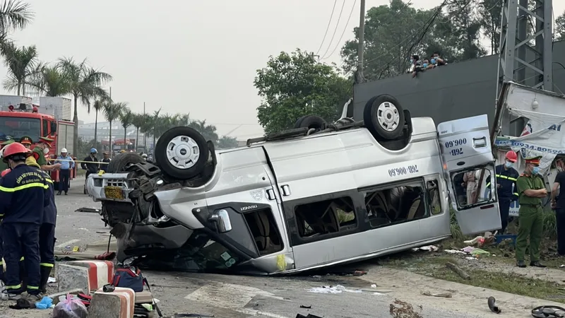 Quảng Nam: Xe đầu kéo và xe khách tông nhau, ít nhất 8 người tử vong