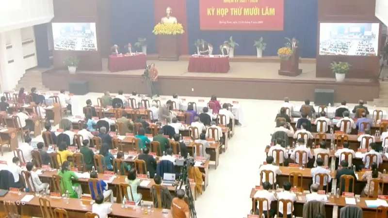 Khói bao trùm hội trường họp HĐND tỉnh Quảng Nam