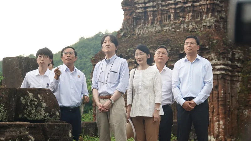 Hoàng Thái tử Nhật Bản Akishino và Công nương thăm Khu đền tháp Mỹ Sơn