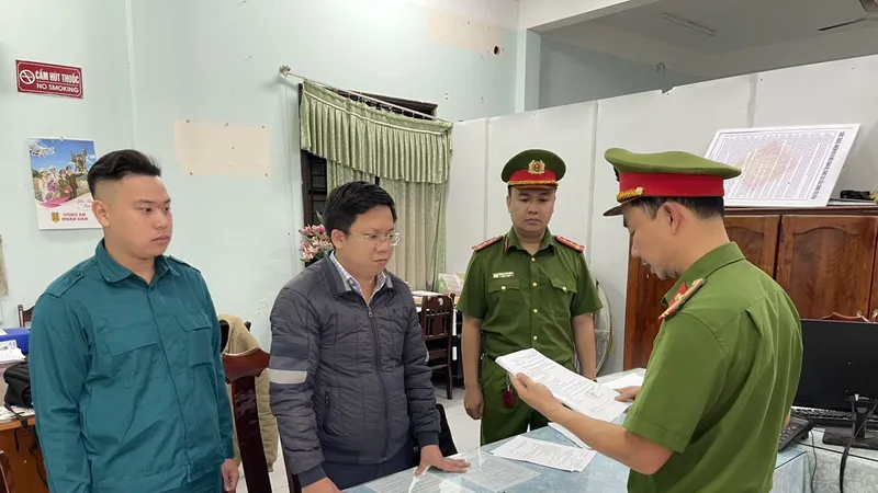 Bắt Giám đốc phòng giao dịch ngân hàng lừa đảo 14 tỷ đồng