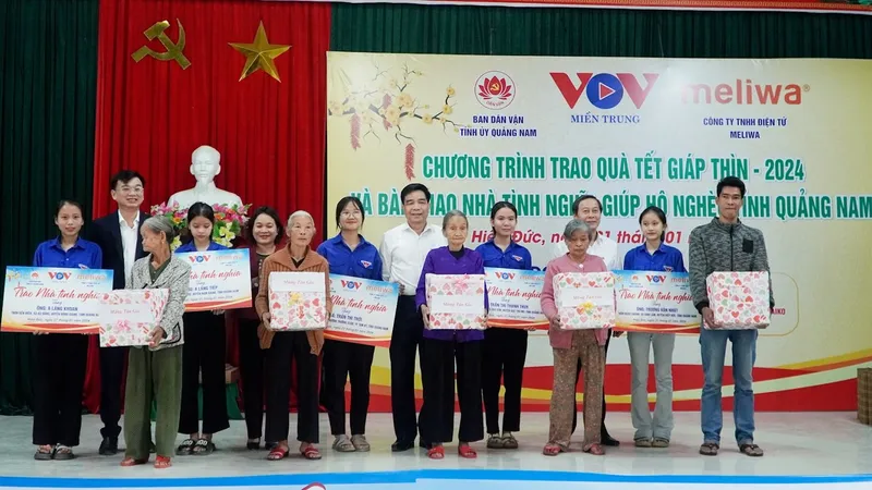 Bàn giao 5 căn nhà tình nghĩa cho hộ nghèo ở Quảng Nam