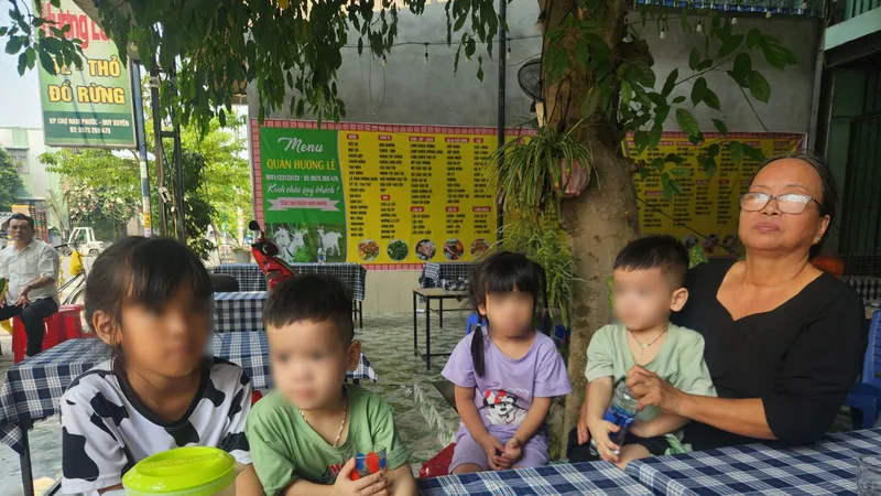 Vợ chồng chị Trân ra đi để lại 4 đứa con còn nhỏ dại. Ảnh: NGUYỄN CƯỜNG