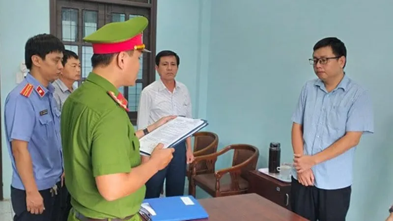 Bắt 4 cán bộ huyện, xã do lập 13 hồ sơ “sổ đỏ” trái quy định