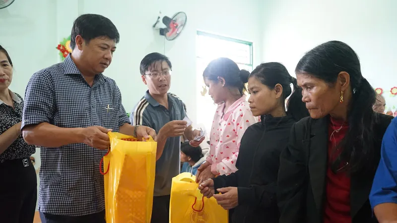 Bí thư Tỉnh ủy Quảng Nam yêu cầu khẩn trương ổn định chỗ ở cho người dân vùng sạt lở