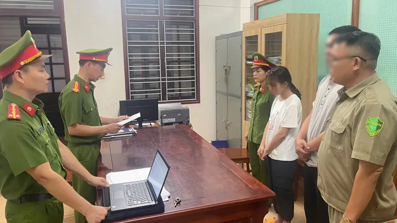 Tạm giữ hình sự bảo mẫu bạo hành trẻ 20 tháng tuổi