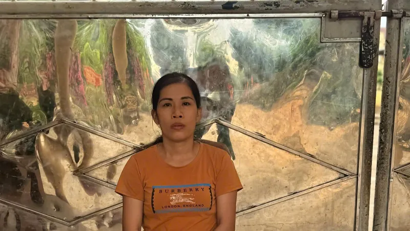 Tạm giữ hình sự người vợ dùng dao đâm chồng rồi đi tự thú