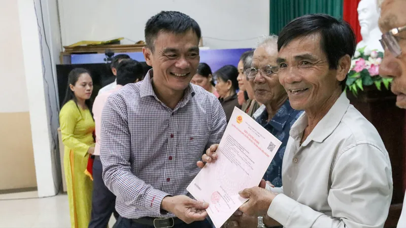Đà Nẵng: Phường Hương Trà cấp những “sổ đỏ” đầu tiên theo mô hình chính quyền địa phương 2 cấp