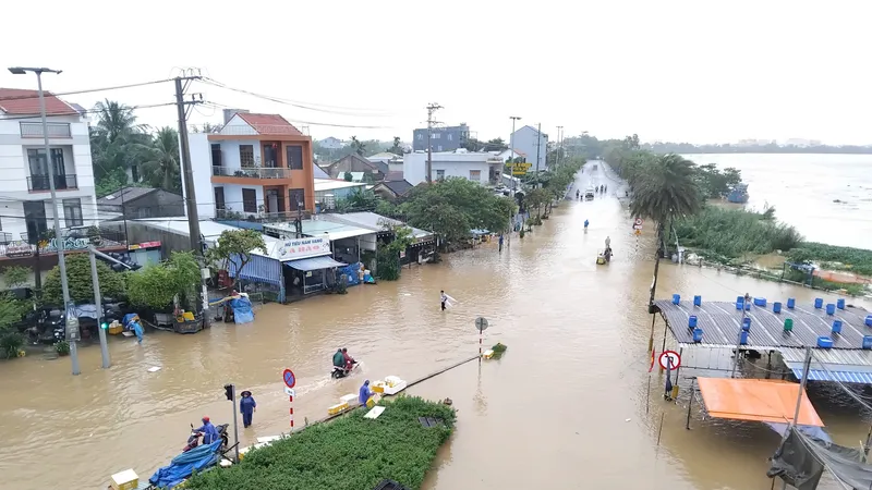Chợ cá Thanh Hà (phường Hội An Tây, TP Đà Nẵng) đã ngập trong nước